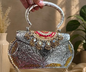 Bolso de Mano Elegante para Aniversario de Bodas, Chapado en Oro, Hecho a Mano, Forma Personalizada, Tallado, Artesanía Tayyab F S - Product Image 4