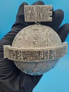 จี้เพชรโมอิสซาไนต์แบบกำหนดเอง VVS ประดับเพชรเต็มตัว จี้เงินแท้ 925 ผ่านการทดสอบเพชร จี้ตัวอักษรสองสี สไตล์ฮิปฮอป - Product Image 5