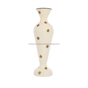 Motifs floraux complexes fabriqués à la main Vase décoratif en métal Art déco Design mariage table décor à la maison Pots de fleurs et jardinières - Product Image 1