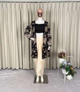 เหมาะสำหรับงานปาร์ตี้และงานแต่งงาน เสื้อโคติ 3 ชิ้น พร้อมกระโปรง ตกแต่งด้วยงานปักเลื่อมแบบคอร์ดิง ราคาขายส่งจากอินเดีย - Product Image 4