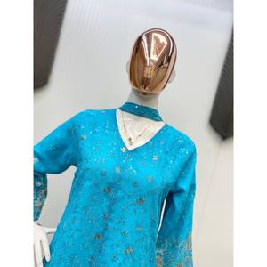 Ensemble haut-bas de soirée pour femmes de créateur avec une belle Dupatta - Product Image 3