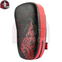 Cibles de boxe thaï en PVC avec logo personnalisé, rouge et noir, réglables, en matière douce au toucher, pour l'entraînement aux arts martiaux