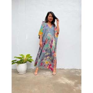 Robe longue kaftan tie-dye pour femme, col en V, coupe ample, lavable, pour l'été, la plage et les vacances - Product Image 2