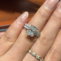 Bague de fiançailles classique à trois pierres en diamant de laboratoire taille radiant, monture à tension en or 14K, bande pavée, unisexe, certifiée IGI, haute joaillerie