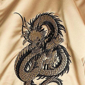 Chaqueta Varsity de Satén para Invierno con Decoración de Botones en la Parte Delantera, Servicio OEM para Hombres, Chaquetas de Béisbol Universitarias Personalizables - Product Image 4