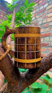 Taza de Cerveza de Madera Clásica Hecha a Mano de Calidad Superior, Ecológica, con Asa, Taza de Madera de Mango, Accesorio Clásico de Bar, Reutilizable - Product Image 5