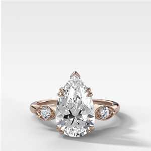 Anillo de compromiso de 3 quilates con corte de pera en forma de hoja, cultivado en laboratorio, de oro macizo de 14K, estilo vintage, con tres diamantes, precio de fábrica. - Product Image 3