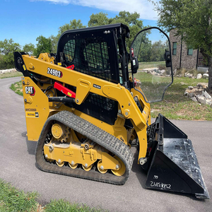 Chargeuse compacte sur chenilles Caterpillar 216B3, moteur diesel, godet inclus, idéale pour les travaux agricoles, l'aménagement paysager et les levages. - Product Image 5