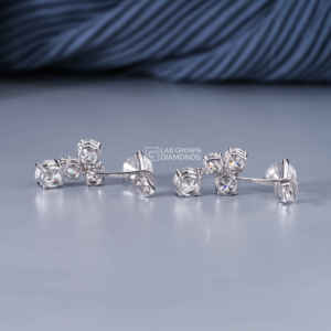 Boucles d'oreilles luxueuses en or 14 carats avec diamants de laboratoire taille brillant rond pour femme, bijoux élégants faits à la main en diamants synthétiques 3,3g - Product Image 4