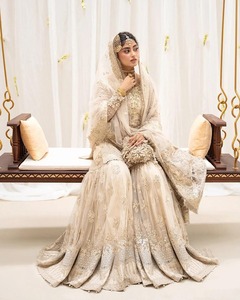 Vestido de Novia Pakistaní, Traje Sharara Indio, Color Champán Dorado, Adornado a Mano, Dupatta de Tela, Manga Larga con Flecos, para Recepción - Product Image 5