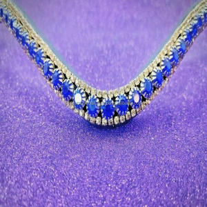 Bandeau de tête de cheval en cuir véritable personnalisé avec trois rangées de cristaux en diamant de couleur bleue et dorée, décoratif et brillant - Product Image 1