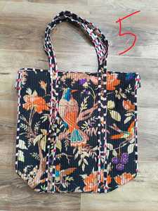 กระเป๋าโท้ทผ้าฝ้ายพิมพ์ลายบล็อกอินเดียสำหรับผู้หญิง สไตล์โบฮีเมียน วินเทจ ทำมือ ซักได้ ใช้ได้ทุกวัน กระเป๋าสะพายไหล่ กระเป๋าใส่ของ - Product Image 4