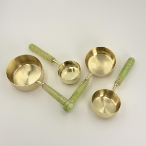 Taza Medidora de Acero Inoxidable R B OVERSEAS de 250 ml, Ecológica, Resistente al Calor, con Recubrimiento PVD Dorado y Asa de Resina, Apta para Lavavajillas - Product Image 4