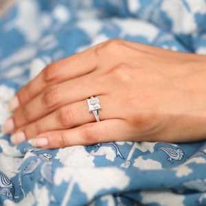 Bague de fiançailles solitaire en or blanc massif, coupe princesse, demi-alliance éternelle, diamant de laboratoire 1,32 carat, cadeau d'anniversaire - Product Image 4