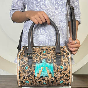 Sac de voyage Thunderbird en cuir véritable fait main, taille moyenne, pour femme, sac de sport durable pour l'extérieur – Collection March Expo - Product Image 4