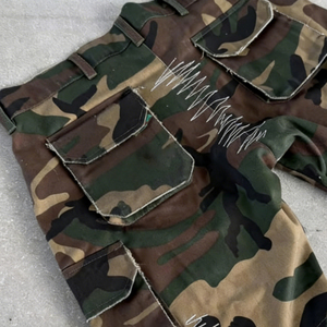Shorts de Mezclilla Camuflados para Hombre, 100% Algodón, Personalizables con Bordado, Estampado, Pedrería, Detalles Desgastados y Otros Diseños - Product Image 3