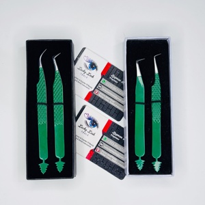 แหนบดึงขนตา Lucky Lash ลายต้นคริสต์มาสสีเขียว ด้ามจับเพชร บรรจุกล่อง  วัสดุสแตนเลส สำหรับขนตาไฟเบอร์ - Product Image 4