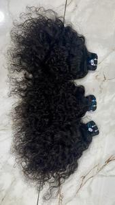 Extensions de trame de cheveux humains bruts indiens de qualité supérieure non traités Paquets de cheveux à clipser avec styles de vagues et de boucles en vente - Product Image 3