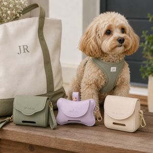Dispensador de bolsas para excrementos de perro de cuero PU con logotipo personalizado en relieve, con correa para la muñeca, portátil. - Product Image 6