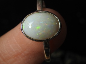 Anillo de Boda Australiano con Ópalo Multicolor - Plata - Piedra de Nacimiento de Octubre - Ópalo Sólido - Talla 7 de EE. UU. - Engaste Clásico Hecho a Mano - 9x7 mm - Product Image 3