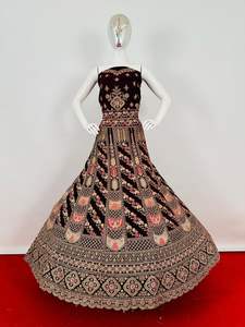 Mewar Rajwada Ensemble de mariage en velours multi-travaux pour adultes Jarkan complet et double Dupatta 5 motifs et 5 couleurs Costume de mariage - Product Image 2