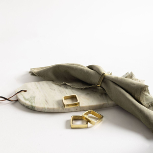 Un ensemble de 2 anneaux à serviettes en métal doré, soigneusement conçus, transforment sans effort les repas ordinaires en occasions spéciales avec un minimum d'effort. - Product Image 4