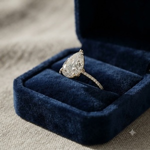 Anillo de Compromiso y Boda con Diamante Cultivado en Laboratorio de 2 Quilates, Corte Pera, Certificado IGI, Oro de 14K, Engaste Catedral, Diamantes Pavé Laterales, Personalizado - Product Image 3