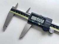 Calibrador Digital Electrónico de Acero Inoxidable Mitutoyo de Japón, 0-100 mm, Precisión de +/-0.02 mm, Fácil Operación, 1 Año de Garantía