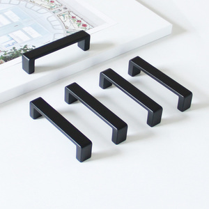 Poignée de meuble carrée contemporaine en alliage de zinc noir mat, poignée de tiroir minimaliste, quincaillerie de mobilier écologique et durable - Product Image 3