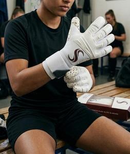 Guantes de Fútbol Profesionales SUBHAY Diseño 2026, Venta al Por Mayor, Personalizados, de Alta Calidad, Transpirables, de Látex, para Portero, para Exteriores - Product Image 5