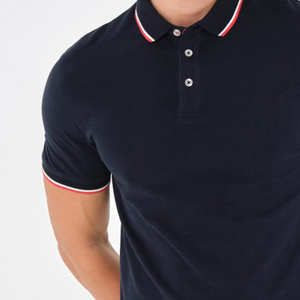 เสื้อโปโลผู้ชายผ้าฝ้ายแขนสั้นทรงปกติ สีพื้น แต่งขอบผ้าถัก - Product Image 3