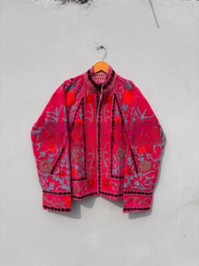 เสื้อแจ็คเก็ตกำมะหยี่สีชมพูสำหรับผู้หญิง งานแฮนด์เมด ขายดีประจำปี 2026  งานปักแบบดั้งเดิมสไตล์ราชสถาน  เสื้อโค้ทฤดูหนาว แขนยาวเต็มตัว  คาร์ดิแกนสไตล์ชาติพันธุ์ - Product Image 1