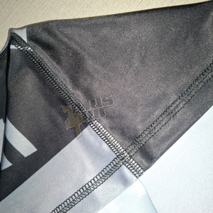 เสื้อรัดรูปสำหรับฝึกซ้อมบราซิลเลียนยิวยิตสูแบบไม่ใช้ผ้าป้องกัน (No Gi) สำหรับการฝึกและการต่อสู้ ระบายอากาศได้ดี มีแผ่นตาข่าย สำหรับผู้ใหญ่ เป็นมิตรกับสิ่งแวดล้อม ช่วยกระชับกล้ามเนื้อ - Product Image 4