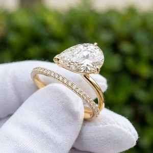 Bague de fiançailles et de mariage pour femme en or avec diamant de laboratoire ovale de 3 carats, sertie de griffes, création exclusive Sparkledge LR-31, certifiée IGI - Product Image 5