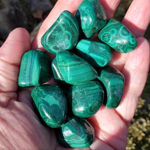 Pierres de malachite polies naturelles, formes irrégulières, 20-35 mm, pierres de guérison Feng Shui, objets de collection, décoration artistique - Product Image 2