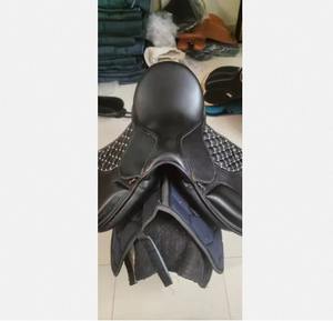 Silla de Montar Inglesa de Cuero Genuino de Alta Resistencia para Caballos, Cómoda y Acolchada, con Estructura de Madera/Plástico, Disponible a Precio Mayorista - Product Image 1