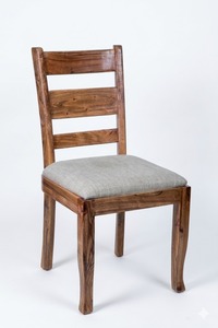 Chaise élégante en bois massif avec un design ergonomique confortable pour salle à manger, cuisine et intérieurs de luxe - Product Image 1