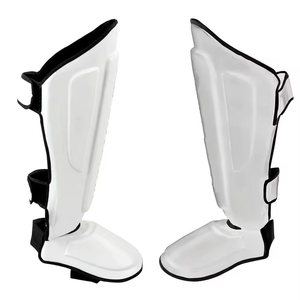 Protections de tibias de boxe en cuir professionnelles Wolon avec cadre en aluminium et design léger pour une protection accrue - Product Image 5