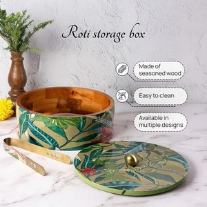 Casserole ronde en métal avec couvercle, revêtement émaillé floral, pinces dorées incluses - Product Image 4