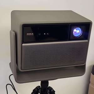Proyector Láser Tricolor RS20 Ultra 4K de Alta Definición con Zoom Óptico y Altavoz Harman Kardon - Product Image 1
