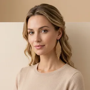 Boucles d'oreilles pendantes bohèmes faites à la main en verre plaqué or avec perles et pompons – Élégance affirmée pour mariage et plage - Product Image 3