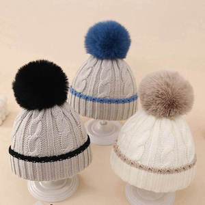 Bonnet d'hiver tendance à prix abordable, bonnet tricoté avec pompon en fourrure de grande taille, dernier design, bonnet jacquard - Product Image 4