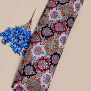 Tela Crepé Natural con Lentejuelas en Mosaico de Color Coral, Rojo Escarlata y Blanco para Disfraces, Manualidades y Vestidos - Product Image 2