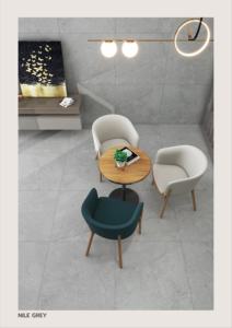 Baldosa de porcelana de 60x60 cm con superficie mate grabada, diseñada para crear un piso interior texturizado, tranquilo y equilibrado. - Product Image 3