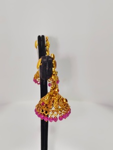 Pendientes Antiguos de Oro Sólido de 22k con Motivo de Lakshmi Hecho a Mano, con Esmeraldas Verdes y Perlas Naturales para Boda - Product Image 3