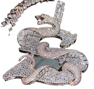 Collar Hip Hop Personalizado con Colgante de Serpiente de Plata de Ley Bañada en Oro, con Moissanita VVS de Dos Tonos y Corte Iced, Creada en Laboratorio, con Engaste de Garra - Product Image 1