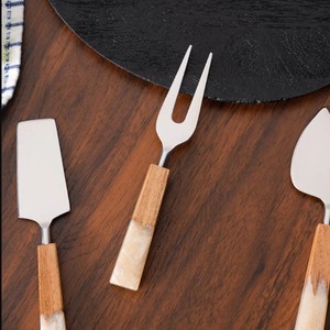 Ensemble de couteaux à fromage en acier inoxydable avec manche en bois de résine, lavable au lave-vaisselle, coffret cadeau pour plateau de charcuterie - Product Image 3