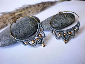 ต่างหูห่วงทำมือสีน้ำเงินจากเคฟลาร์ ประดับทองคำ รับรองโดย IGI สไตล์วินเทจ HARI OM CREATIONS ราชสถาน สำหรับเครื่องประดับผู้หญิง - Product Image 3
