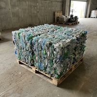Stock fiable de plastique recyclé : flocons de bouteilles PET lavés et emballés pour les acheteurs importateurs, avec un matériau propre et trié