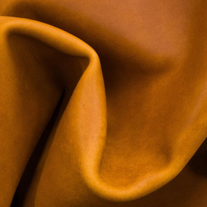 Cuero Genuino de Vaca Curtido Vegetalmente en Color Naranja Oscuro Quemado, Ideal para la Elaboración de Artículos de Lujo Duraderos, Perfecto para Bolsos y Decoración del Hogar - Product Image 2